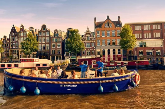 Guided Amsterdam Canal Cruise with Unlimited Drinks Option