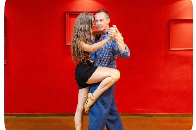 Barcelona Tango lesson with Pros & drinks + AC to beat the heat!