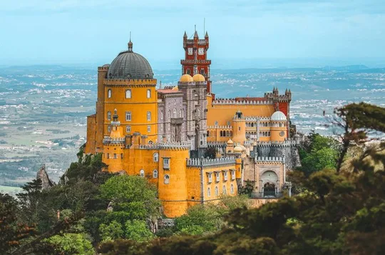 Lisbon: Sintra Half-Day Guided Tour with Pena Palace Tickets