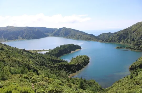 Lagoa do Fogo Volcano and Caldeira Velha Hot Springs