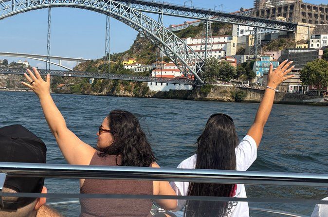 Exclusive private cruise in Porto with Porto wine