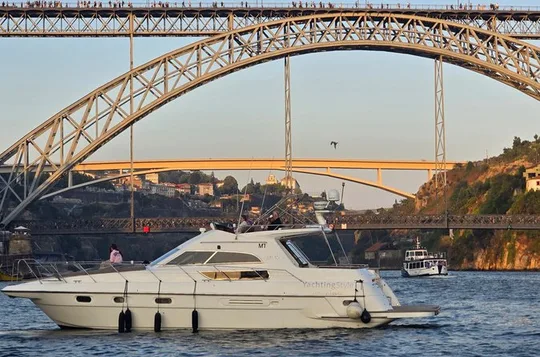 PORTO : Premium Yacht Tour – 6 Bridges & Douro Estuary Reserve
