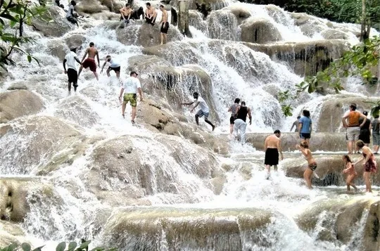 Dunn's River Falls and Blue Hole Falls Combo Day-Trip