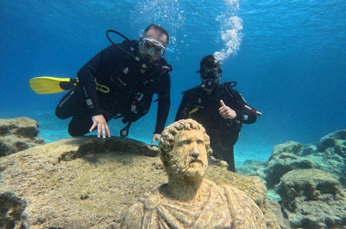 Discover Scuba diving at Green bay statues