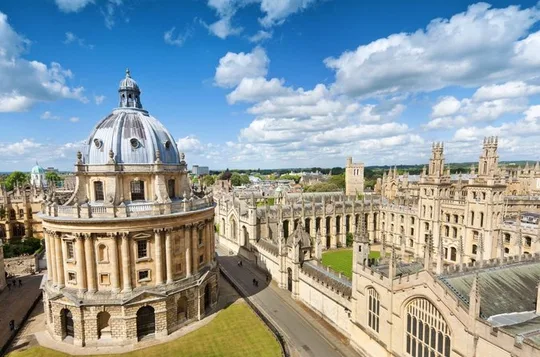 Oxford Scavenger Hunt & Highlights Self-Guided Walking Tour