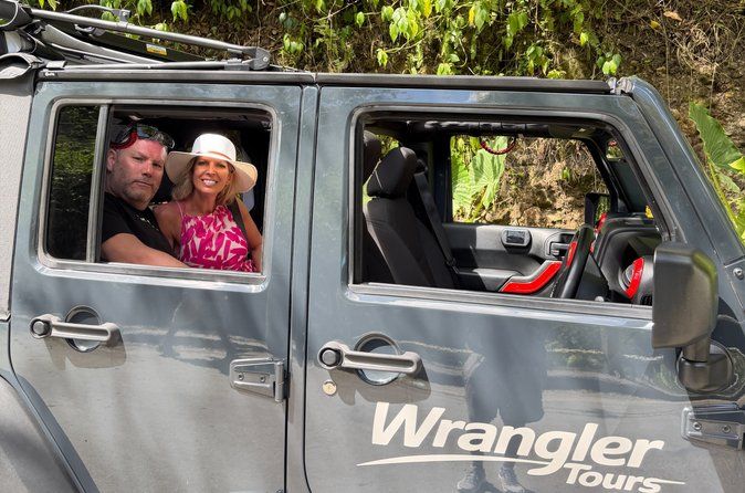 Half Day Private Tour in St. Lucia Jeep Wrangler