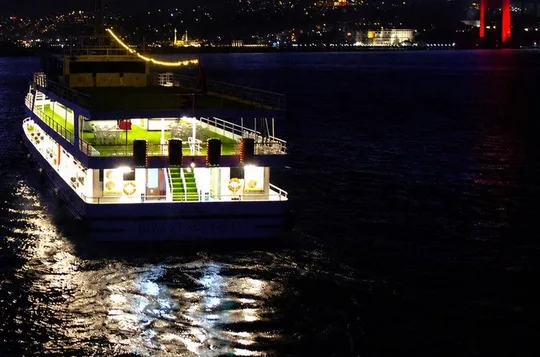 İstanbul Bosphorus Dinner Night in Cruise