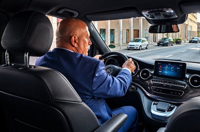 Private Airport Transfer from Porto to the Airport