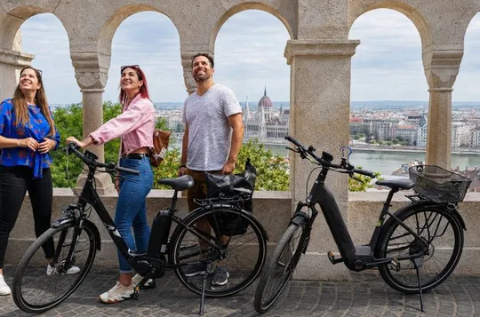 Budapest: Citadella, Buda Castle & Highlights E-Bike Tour