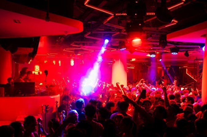 Pub Crawl Barcelona | 4h Experience | Club Entry