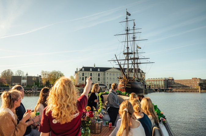 Amsterdam: German Canal Cruise with unlimited drinks