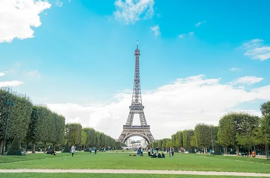 Paris Day Trip with private driver from Le Havre | Guide Optional
