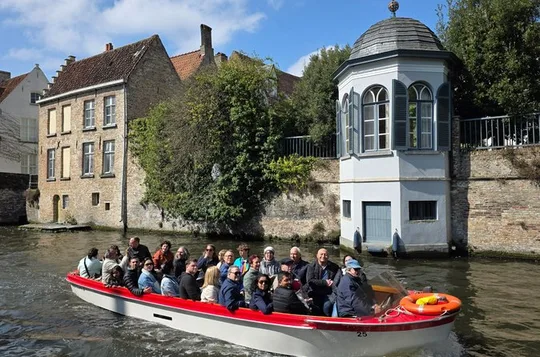 Boat trip, guided walk and chocolate