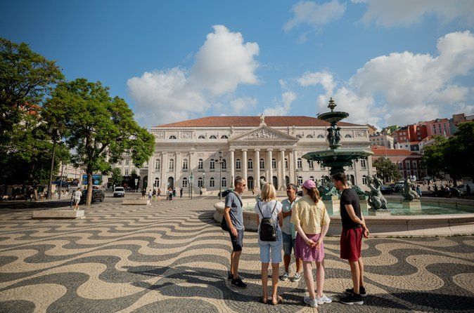 Lisbon city tour on history, culture and current topics