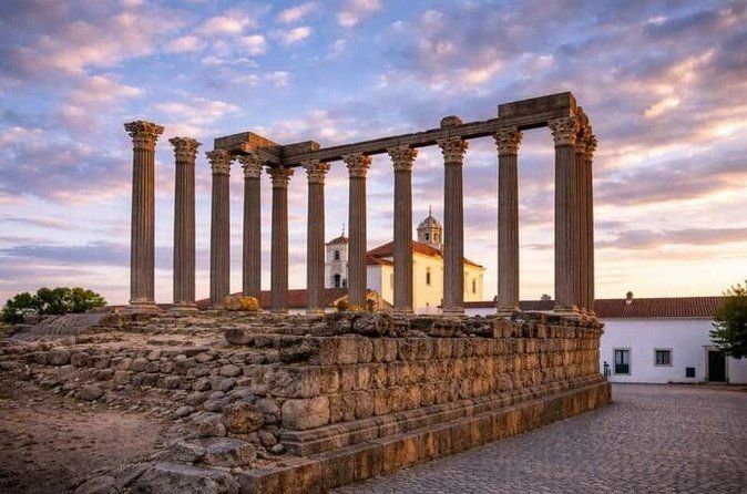 Évora Private Tour from Lisbon with Alentejo Wine Tasting