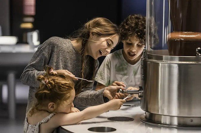 Zurich Private Experience - History & Chocolate Discovery