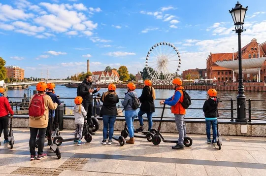 Gdańsk E-Scooter Tour: Old Town & Shipyard Guided (1.5h or 3.5h)