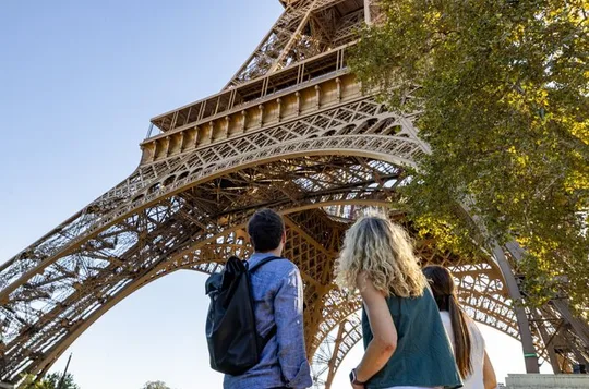 Eiffel Tower Reserved Access by Elevator and Seine Cruise