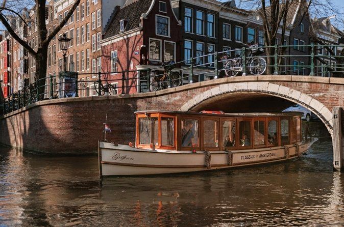 Amsterdam: 2-Hour Canal Cruise incl. Drinks & Dutch Snacks