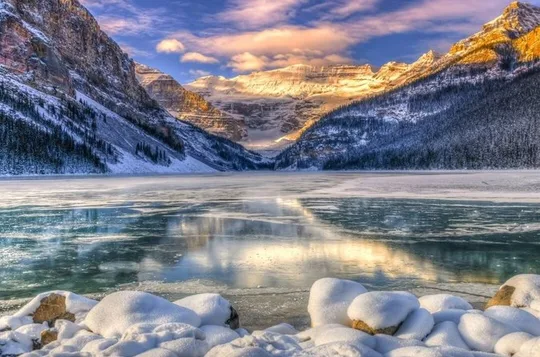 Lake Louise, Emerald Lake & Yoho Tour from Calgary or Banff