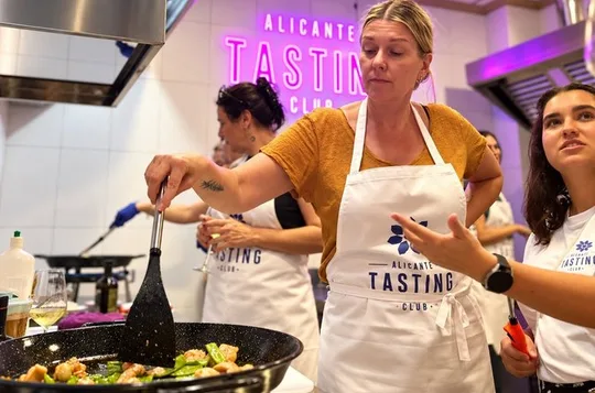 Alicante Paella Cooking Class, Tapas, Drinks & Central Market