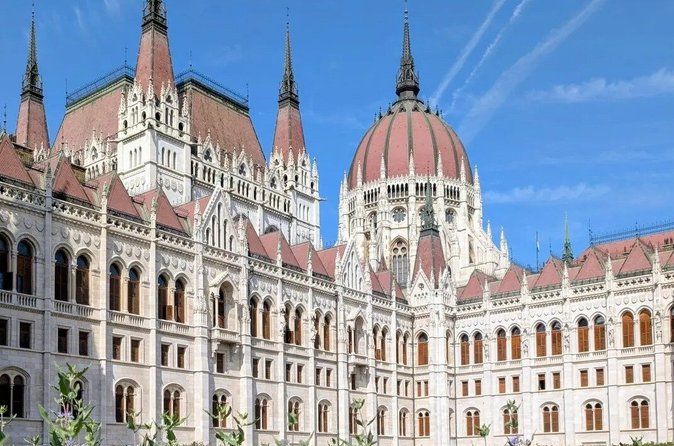 5 Hours Private Budapest First Class Tour with Parliament option