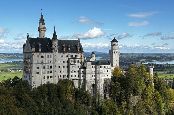 Private Tour to Neuschwanstein Castle & Linderhof from Munich