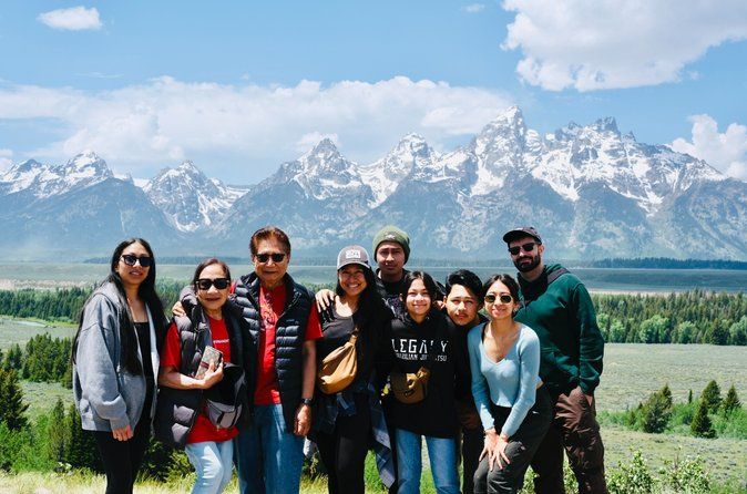 Small Group Yellowstone&Grand Teton 4-Day Tour w/2 Night Cabins