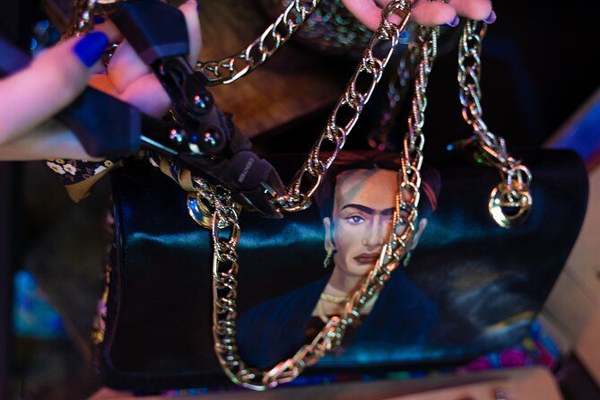 Visit a workshop, create your unique luxury bag in central Paris