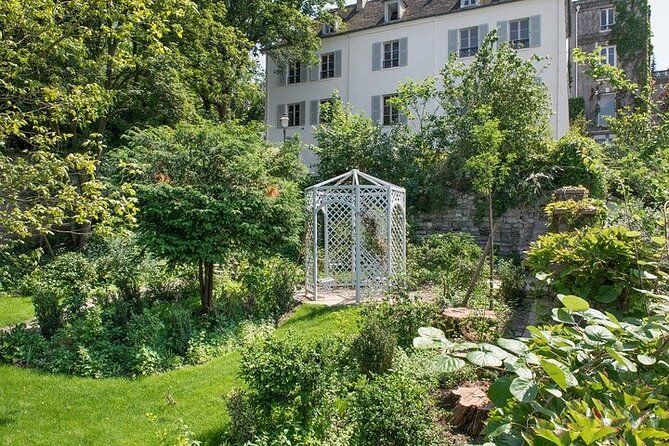 Montmartre Marvels Private Tour including Renoir Gardens Entrance