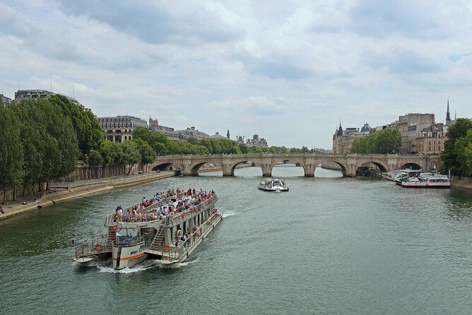10-Hour Paris Tour with Seine Cruise and Lunch