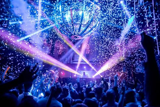 Ultimate Vegas Club Crawl : Party Bus, Drinks (BYOB) & Fast Entry