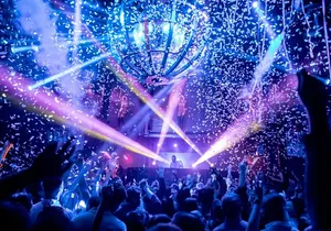 Ultimate Vegas Club Crawl : Party Bus, Drinks (BYOB) & Fast Entry