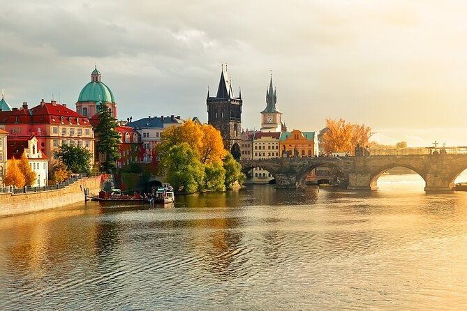 Private day trip from Vienna to Prague and back, in English
