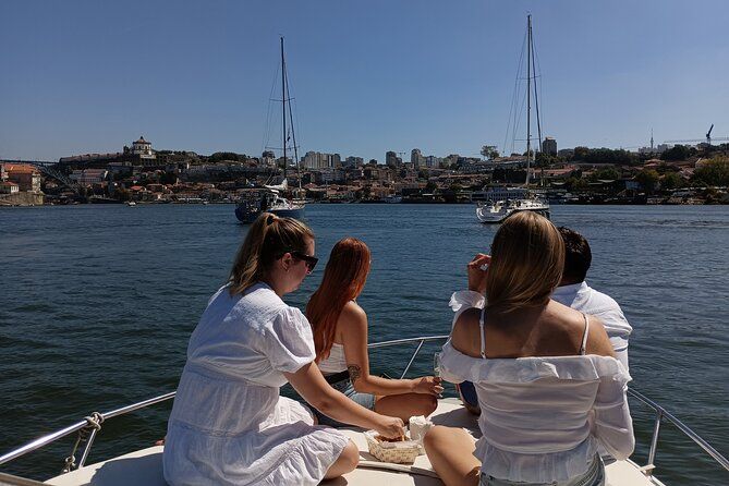 Private Boat Tour in Porto – 6 Bridges, Ribeira and Estuary