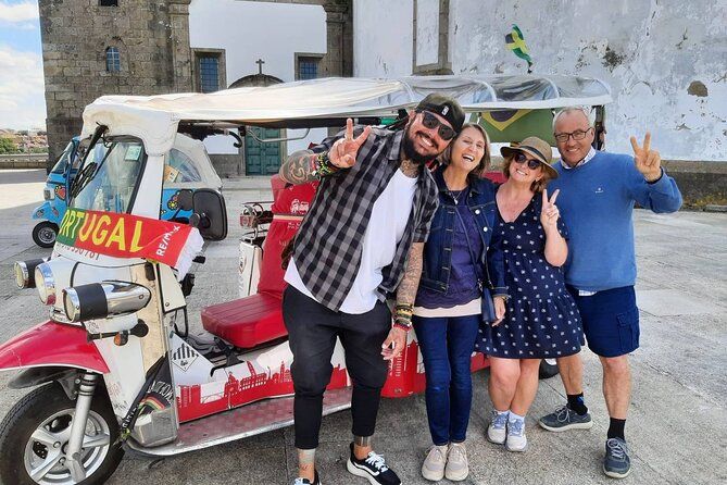 Porto: Tuk tuk vip guided tour - 1.30h