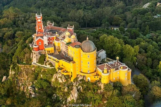 Lisbon: Half-Day Sintra Tour with Pena Palace and Regaleira
