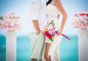 Romantic Oceanfront Beach Wedding in Honolulu