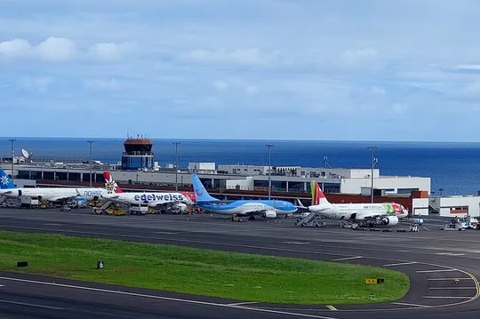 Transfer Privado e Confiável: Aeroporto → Funchal (ou vice-versa)