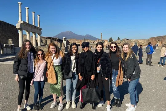 All-Inclusive Pompeii Tour with Guide, Lunch and Ticket from Rome