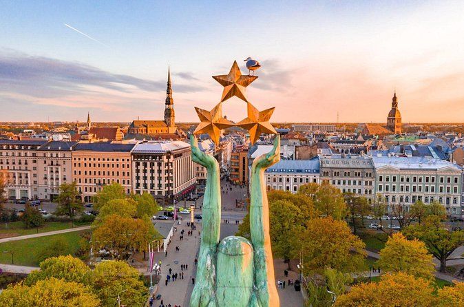 Excursión privada en tierra en Riga: Visita al casco antiguo y los lugares más destacados de la ciudad.