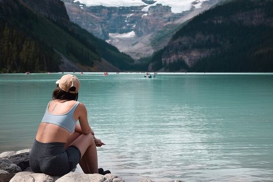 From Banff: Shuttle Service to Moraine Lake & Lake Louise