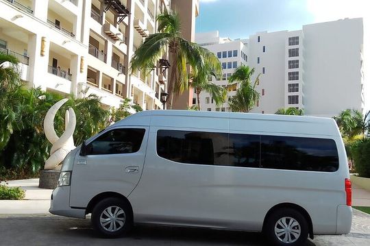Private roundtrip transportation from Cancun airport to hotels