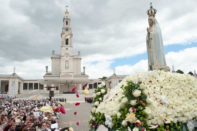 Private tour to Fatima Nazaré and Óbidos from Lisbon