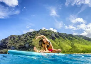 Paddleboard Yoga Class in Honolulu