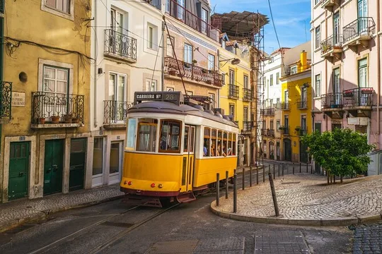 Lisbon Historic City Tour by Tuk-Tuk