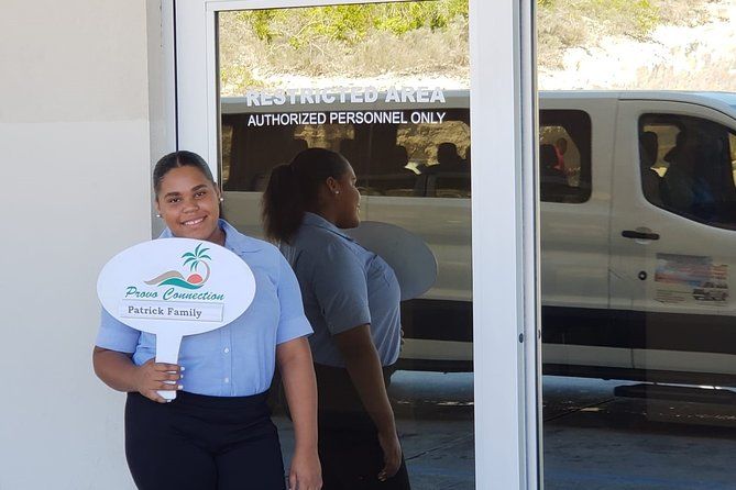Shared Providenciales Airport Transfer (Round-Trip)