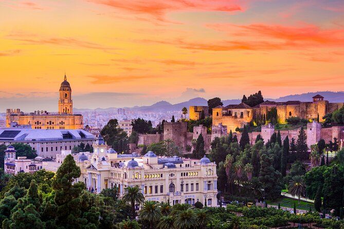 Malaga Scavenger Hunt & Highlights Self-Guided Walking Tour