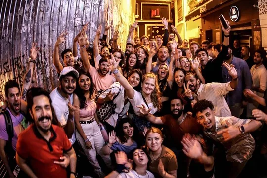 Istanbul Party Pub Crawl with Party Bus in Sultanahmet and Taksim