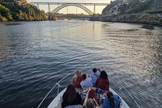 Port : 7 Bridges Cruise, local wine with Sunset Option